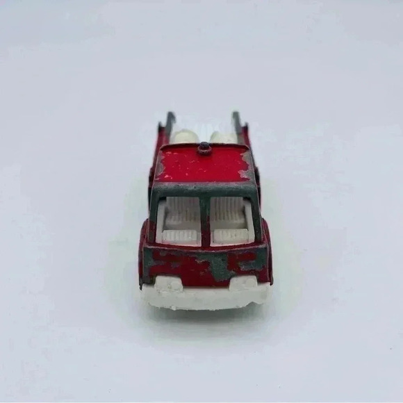 Vintage Tootsietoy Die-Cast Fire Rescue Truck Toy - Picture 2 of 5